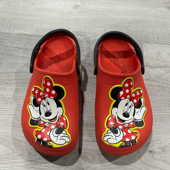 DISNEY MINNIE MOUSE CROCS YOUTH 1 adorable and in excellent condition - Picture 2 of 6
